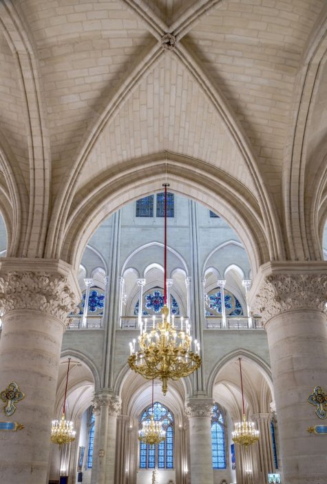 V Paříži se slavnostně znovuotevírá opravená katedrála Notre-Dame