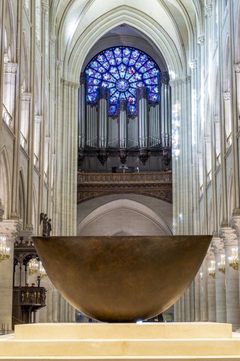 V Paříži se slavnostně znovuotevírá opravená katedrála Notre-Dame