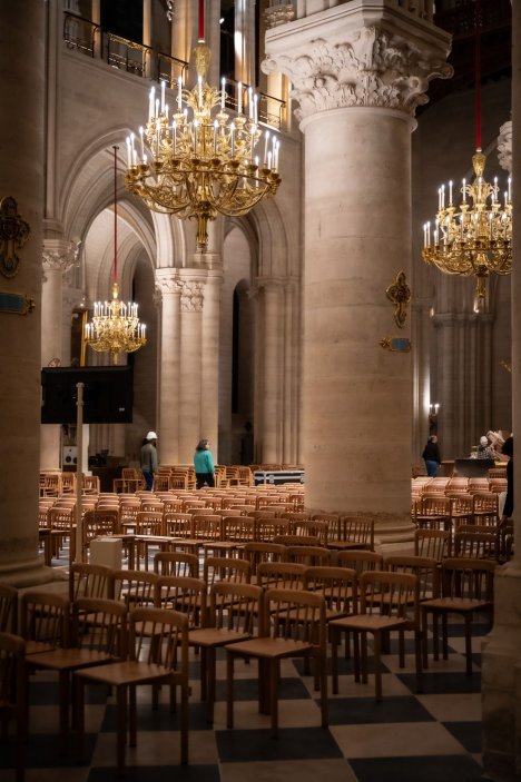 V Paříži se slavnostně znovuotevírá opravená katedrála Notre-Dame