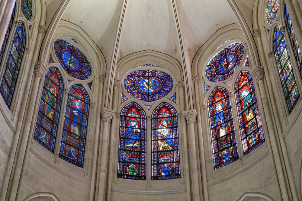 V Paříži se slavnostně znovuotevírá opravená katedrála Notre-Dame