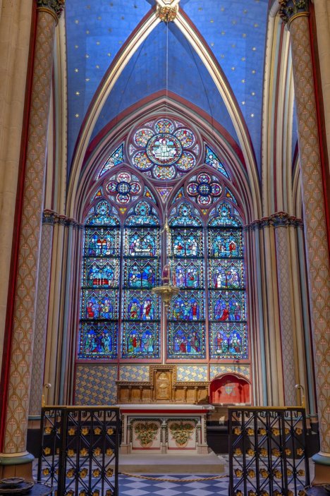 V Paříži se slavnostně znovuotevírá opravená katedrála Notre-Dame