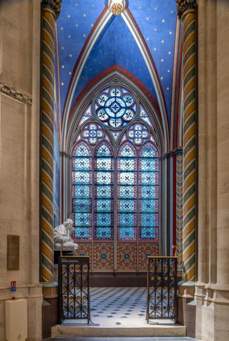 V Paříži se slavnostně znovuotevírá opravená katedrála Notre-Dame