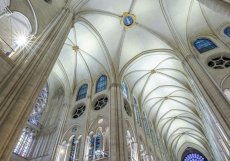 V Paříži se slavnostně znovuotevírá opravená katedrála Notre-Dame