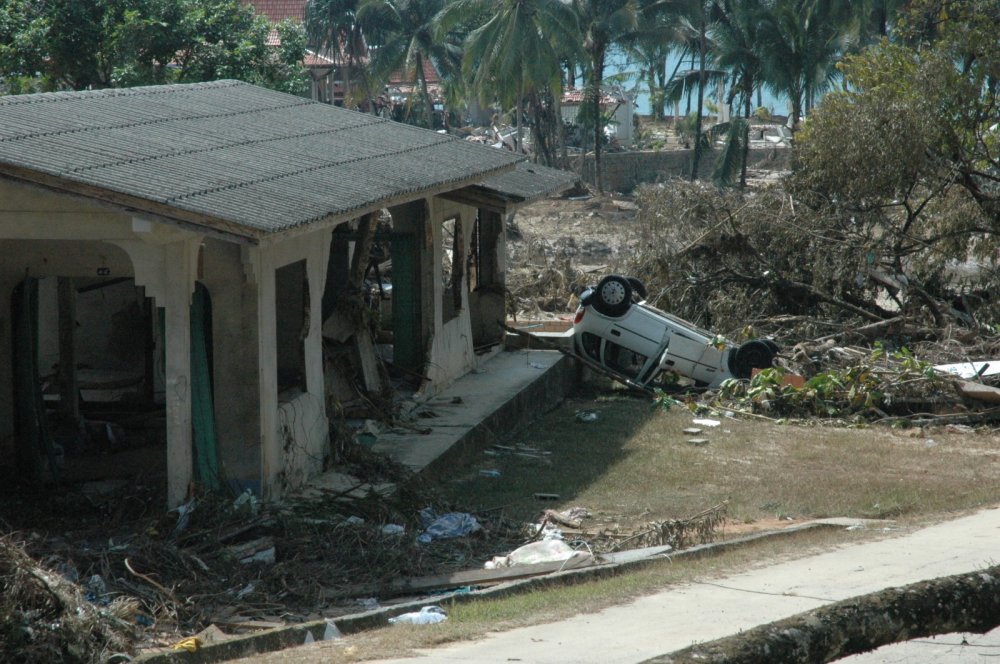 Následky tsunami v thajských ulicích