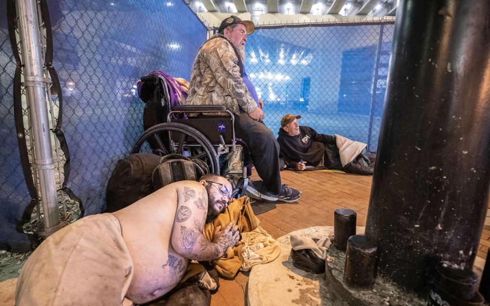 USA evidují prudký růst bezdomovectví, pramení z nákladů na bydlení i z migrace