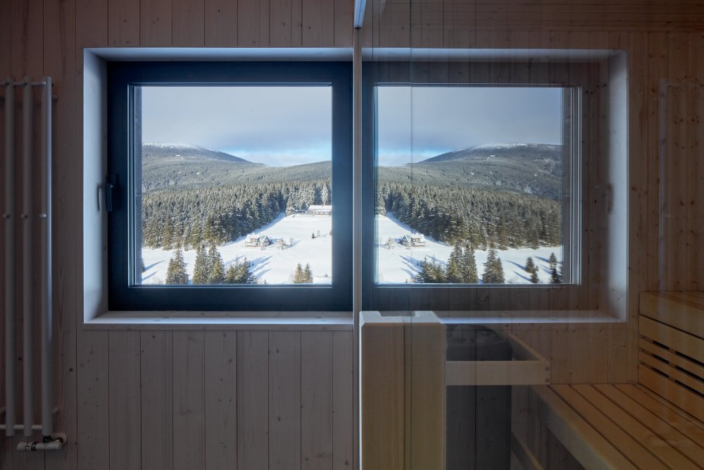 A výhled rovno na Sněžku nabízí i sauna.