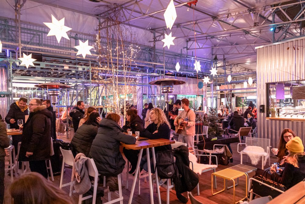 Manifesto: Andělský market pod střechou