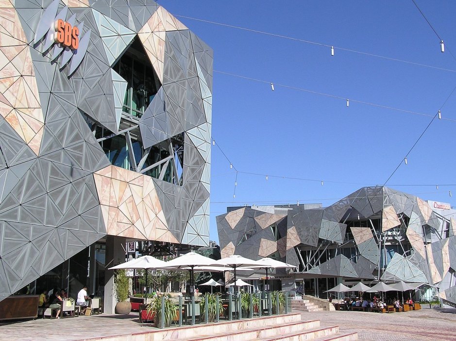 Server VirtualTourist zařadil na páté místo v ošklivosti futuristické náměstí Federation Square v Melbourne.
