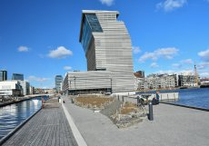 Nové muzeum nejslavnějšího norského malíře Edvarda Muncha, které se nedávno otevřelo pro veřejnost v Oslu, vyhrálo hlasování o nejošklivější novou budovu v Norsku v anketě pořádané hnutím Arkitekturoppröret.