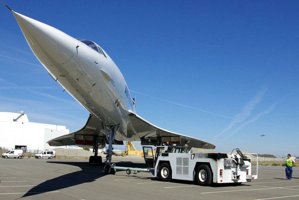 Nadzvuková letadla. Experimenty s tvarem letadel by měly přiblížit dobu, kdy zase budou létat nadzvuková dopravní letadla. Na snímku Concorde.