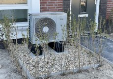 Tepelná čerpadla se podle Economistu pořádně rozšíří – a měly by to být i přístroje montované rovnou do oken, podobně jako klimatizační jednotky.