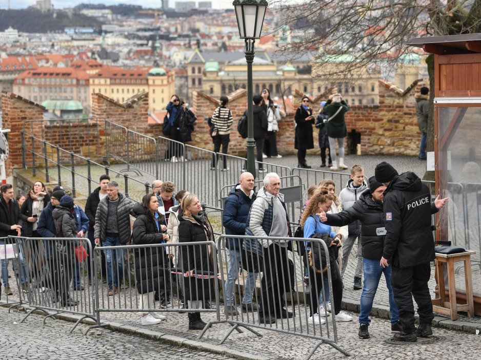 Takto vypadají vstupy do areálu Pražského Hradu nyní.