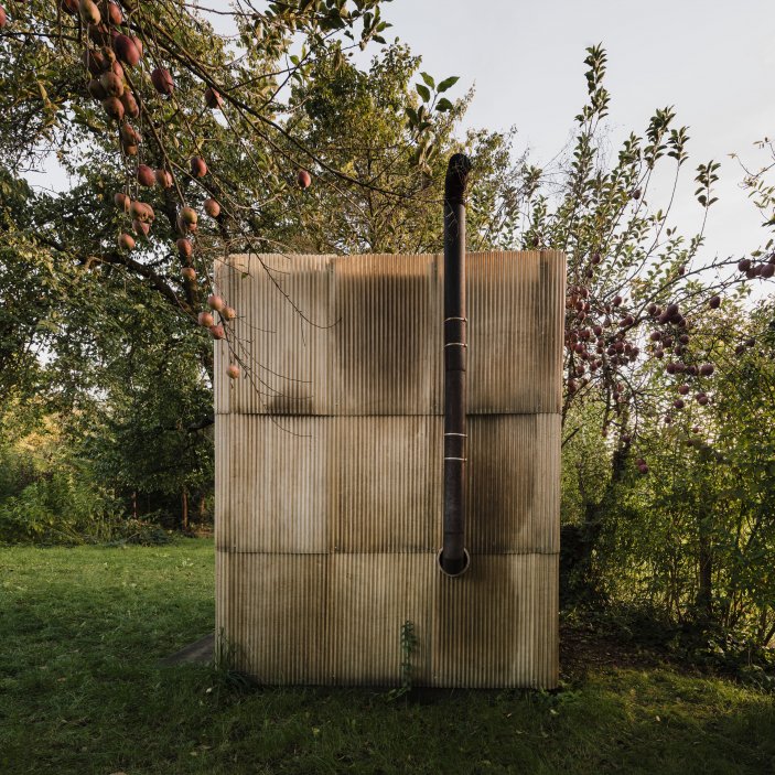 Upcyklovaná sauna z levných materiálů podle návrhu studia ika.architekti