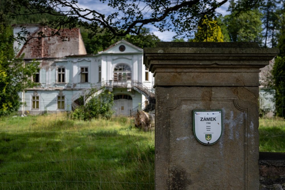 Zámek v Horním Maršově. Jeho obnova vyjde na stamiliony