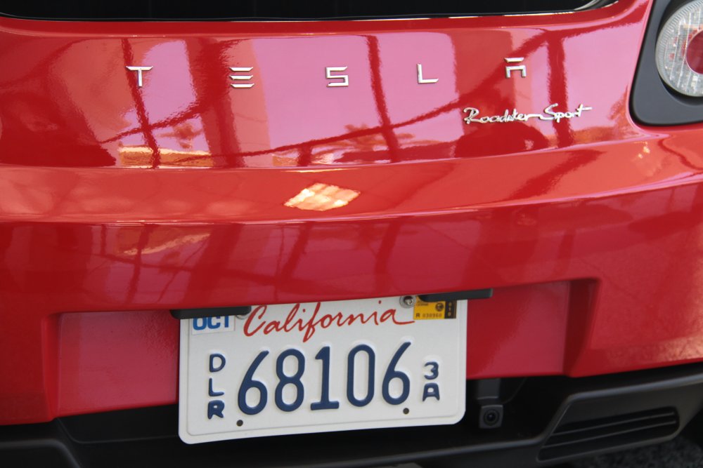 Model Roadster v roce 2010, showroom Tesly v kalifornské Newport Beach, 
