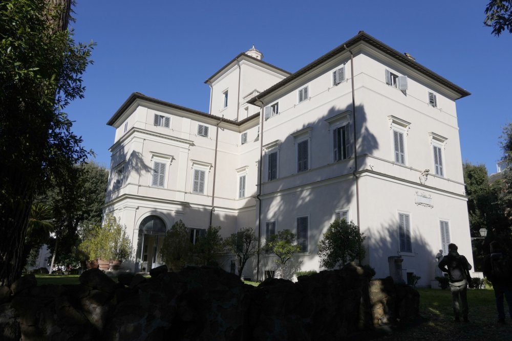 Známá italská vila s olejomalbou od Caravaggia jde do dražby za vyvolávací cenu 353 milionů eur.