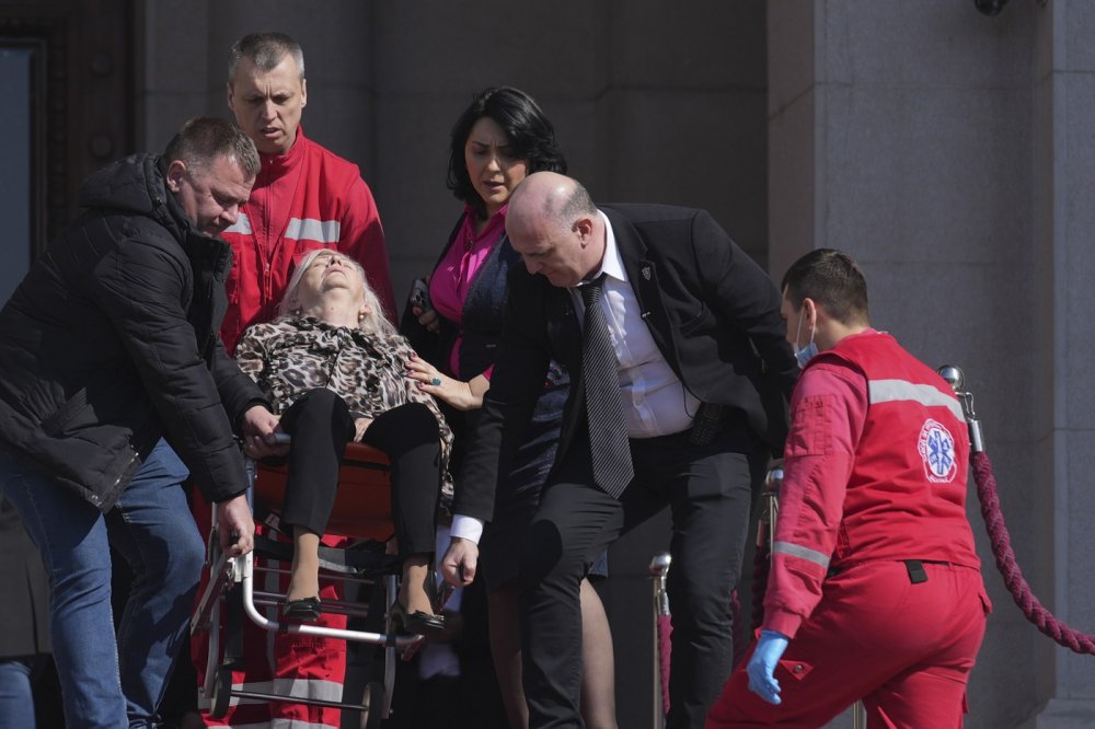 V srbském parlamentu zapálili opoziční poslanci dýmovnice na protest proti vládě