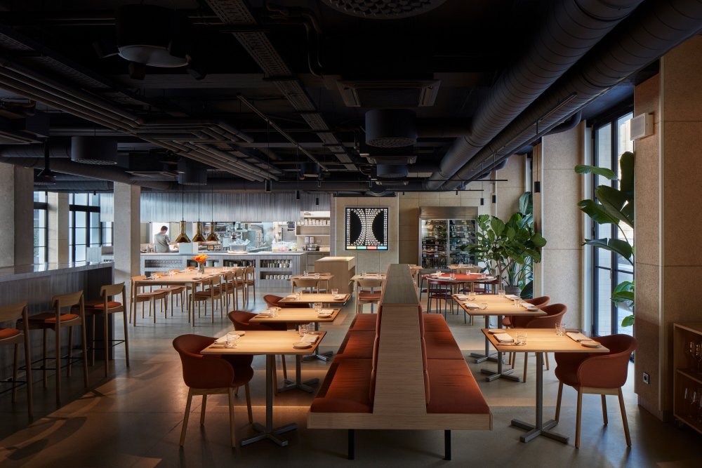 Pražský bar se dostal prestižního gastro průvodce. Míchají v něm drinky z polníčku nebo borové šišky