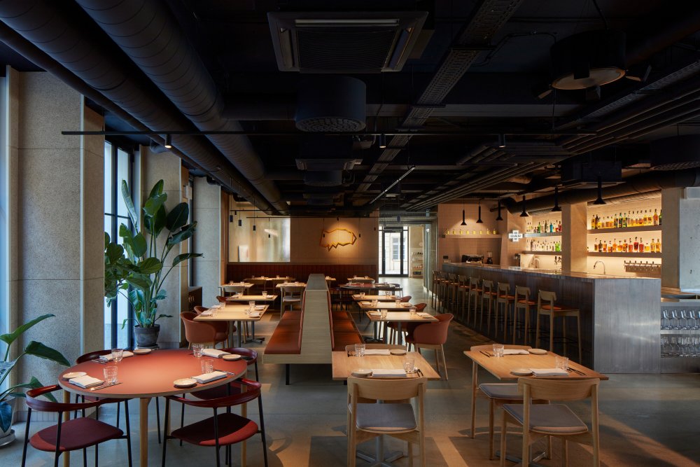 Pražský bar se dostal prestižního gastro průvodce. Míchají v něm drinky z polníčku nebo borové šišky
