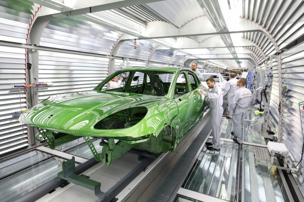 V Porsche nezůstává kámen na kameni. Horší výsledky startují změny