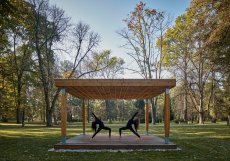 Takzvané Yogapointy mají zatraktivnit veřejný prostor a zároveň motivovat lidi ke zdravějšímu životnímu stylu, k pobytu a relaxaci v přírodě. 