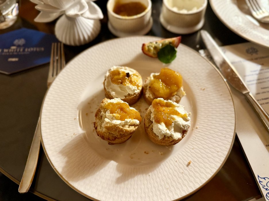 Scones s mangovým chutney