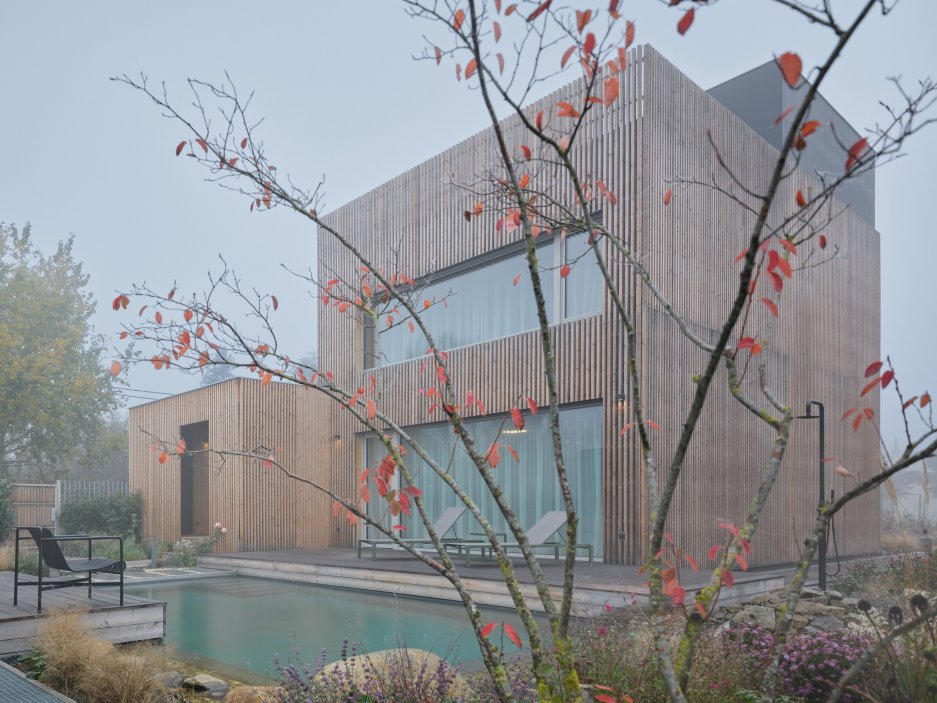 Firemní a rodinné sídlo Eko modular navrhli architekti z ateliéru Semela Ateliers
