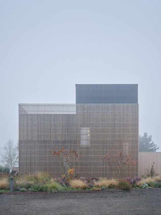 Firemní a rodinné sídlo Eko modular navrhli architekti z ateliéru Semela Ateliers