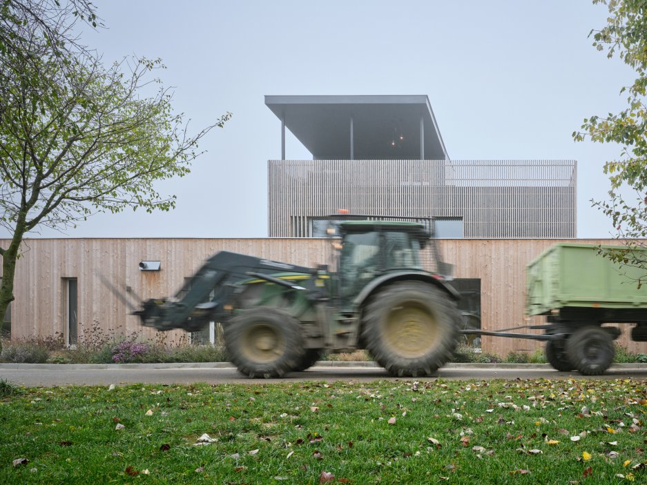 Firemní a rodinné sídlo Eko modular navrhli architekti z ateliéru Semela Ateliers