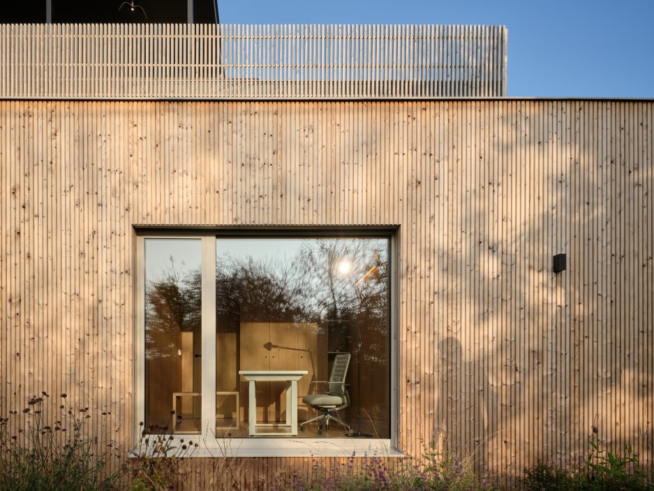Firemní a rodinné sídlo Eko modular navrhli architekti z ateliéru Semela Ateliers