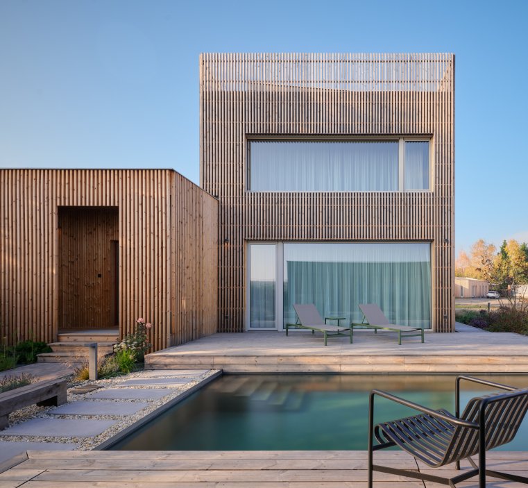 Firemní a rodinné sídlo Eko modular navrhli architekti z ateliéru Semela Ateliers