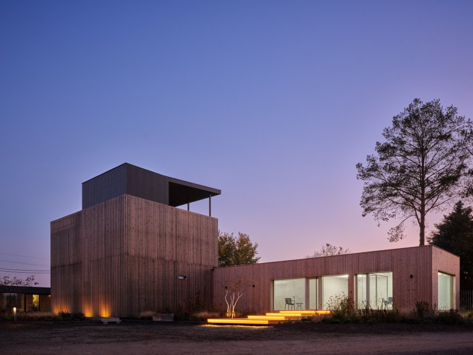 Firemní a rodinné sídlo Eko modular navrhli architekti z ateliéru Semela Ateliers