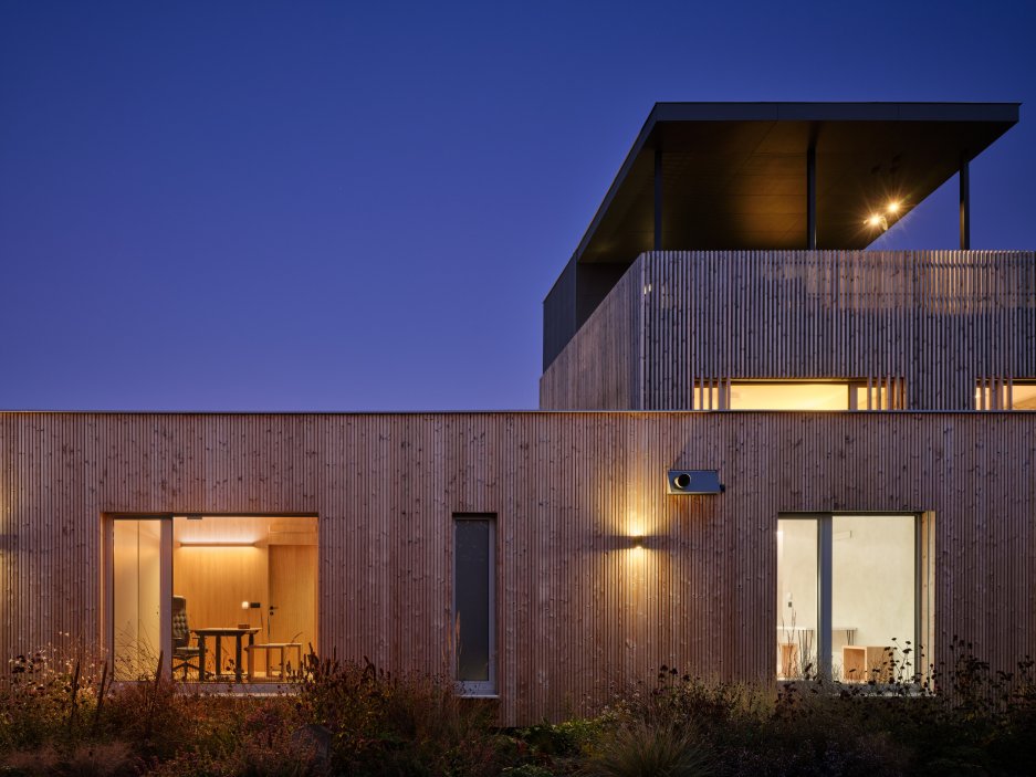 Firemní a rodinné sídlo Eko modular navrhli architekti z ateliéru Semela Ateliers