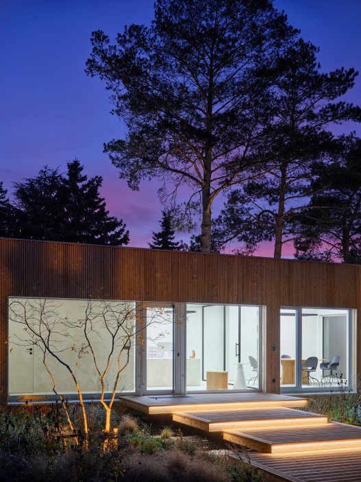 Firemní a rodinné sídlo Eko modular navrhli architekti z ateliéru Semela Ateliers