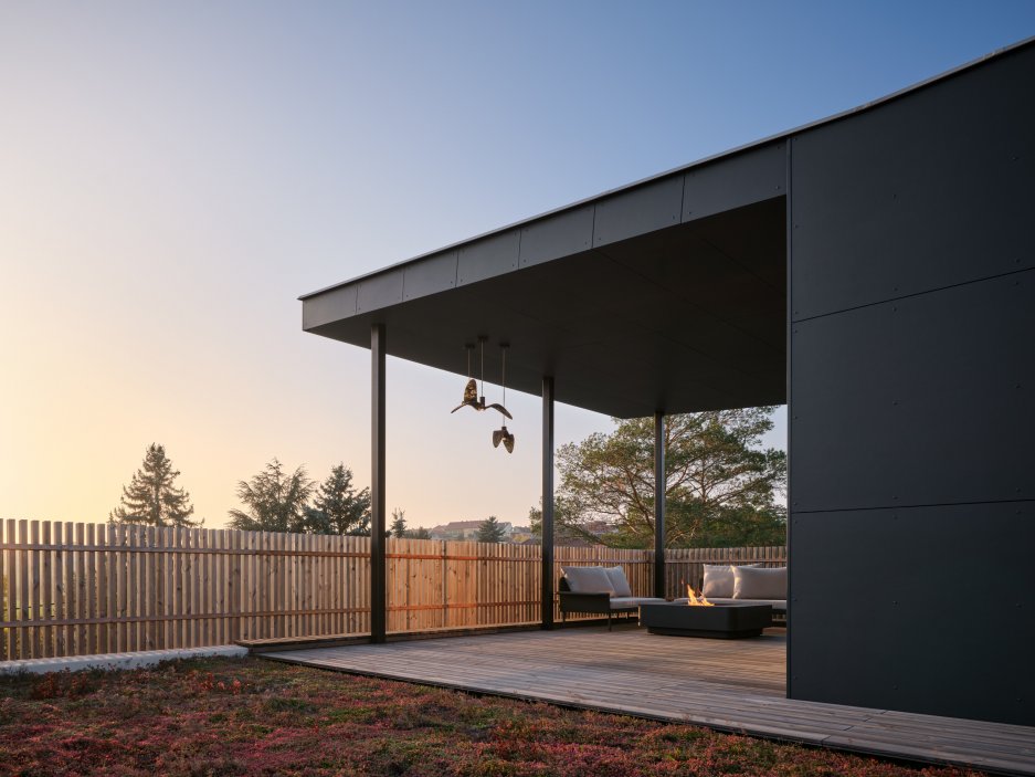 Firemní a rodinné sídlo Eko modular navrhli architekti z ateliéru Semela Ateliers
