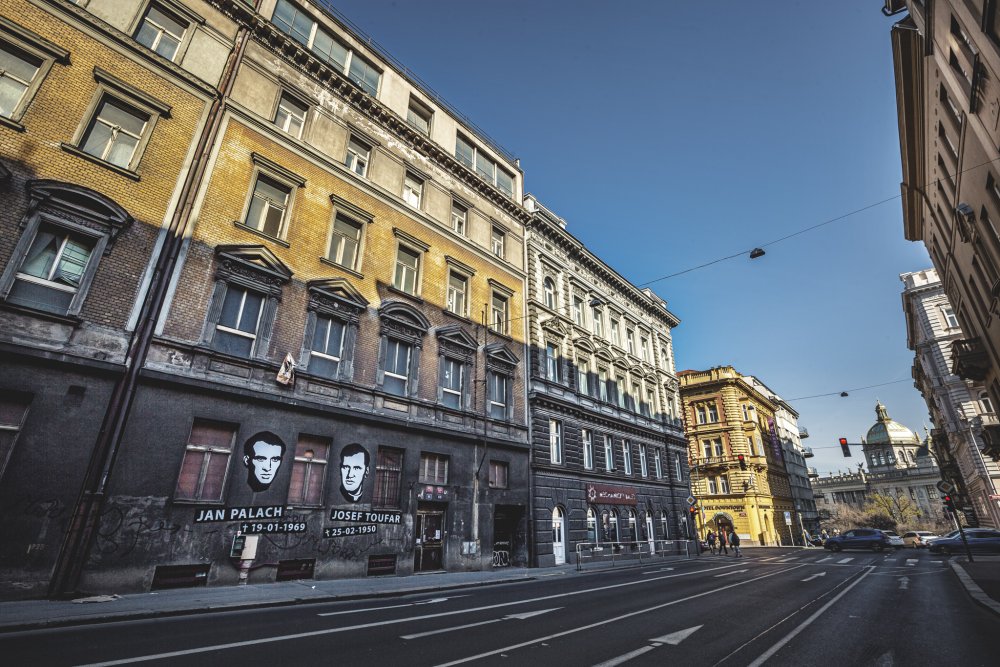 Pohled na budovu bývalého Borůvkova sanatoria v Legerově ulici, Praha 2 před zahájením její rekonstrukce v roce 2022.