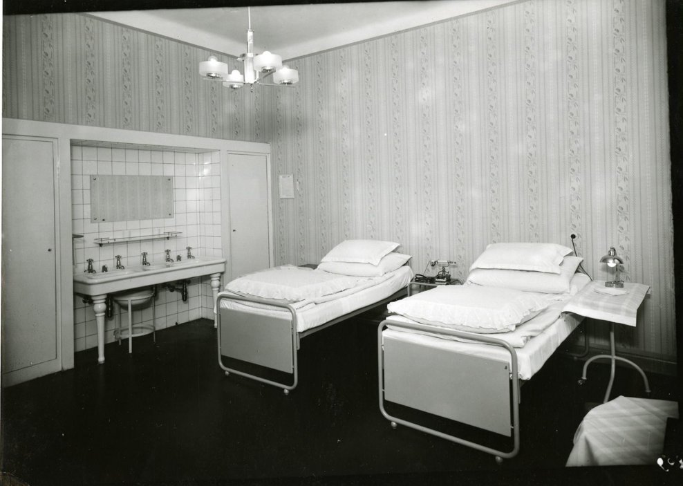 Borůvkovo sanatorium, jehož dvě budovy z roku 1882 byly spojeny při rekonstrukci a dostavbě v roce 1931, sloužilo původně jako soukromé zdravotnické zařízení pro zámožnější prvorepublikové občany. 