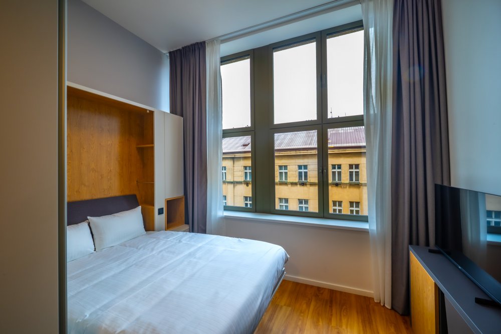 Zrekonstruovaný hotel nabízí plně zařízené a vybavené byty se sdíleným společným prostorem, podle majitelů něco mezi hotelem a klasickým bydlením.