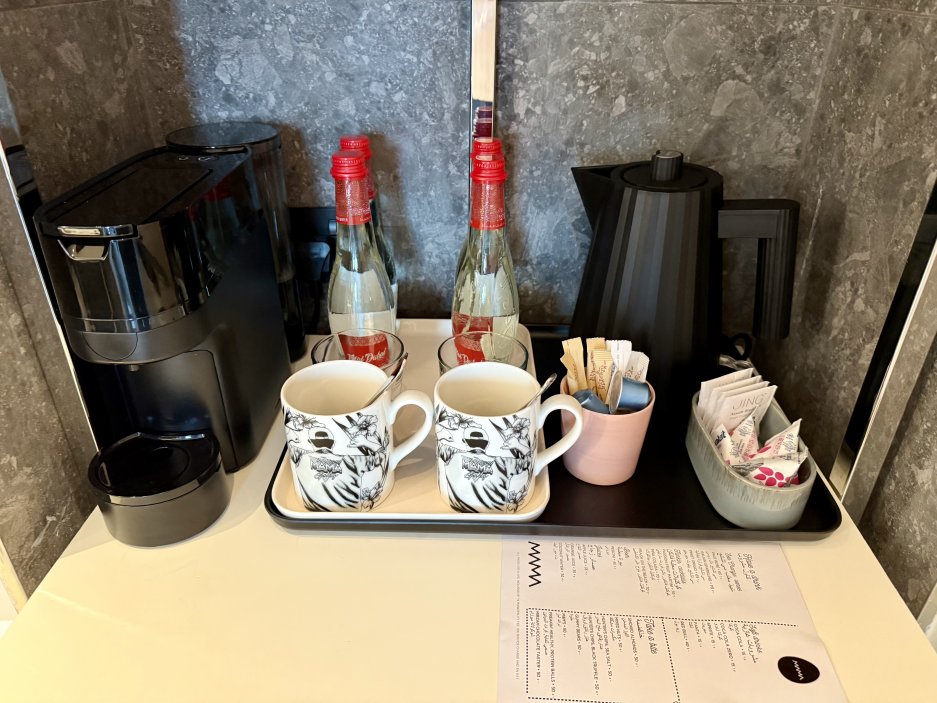 V pokojích nechybí minibar ani kávovar