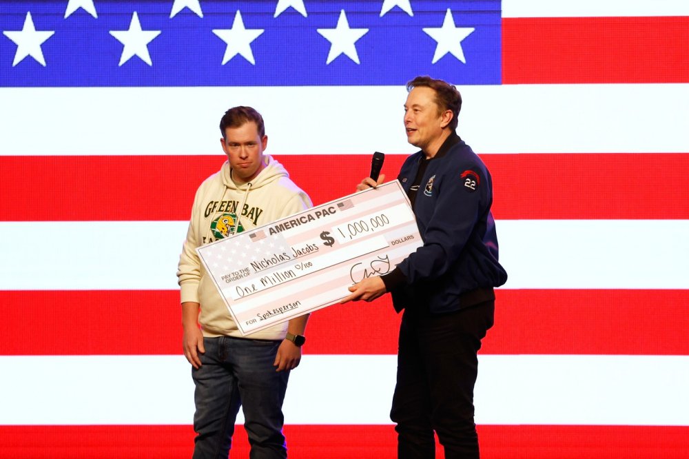 Miliardář Musk dal dvěma voličům ve Wisconsinu šeky na milion dolarů