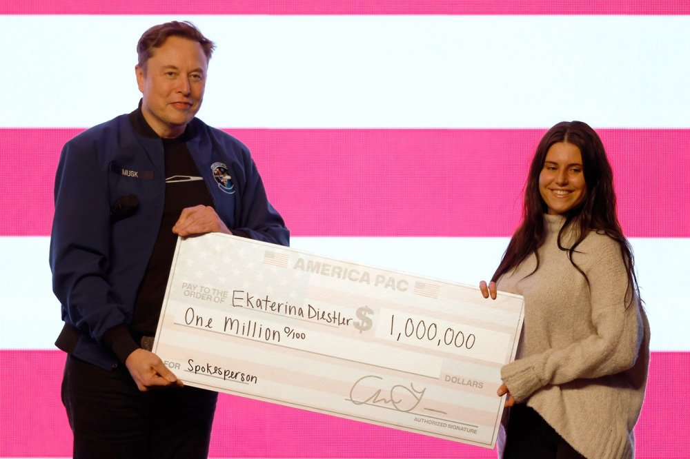 Miliardář Musk dal dvěma voličům ve Wisconsinu šeky na milion dolarů