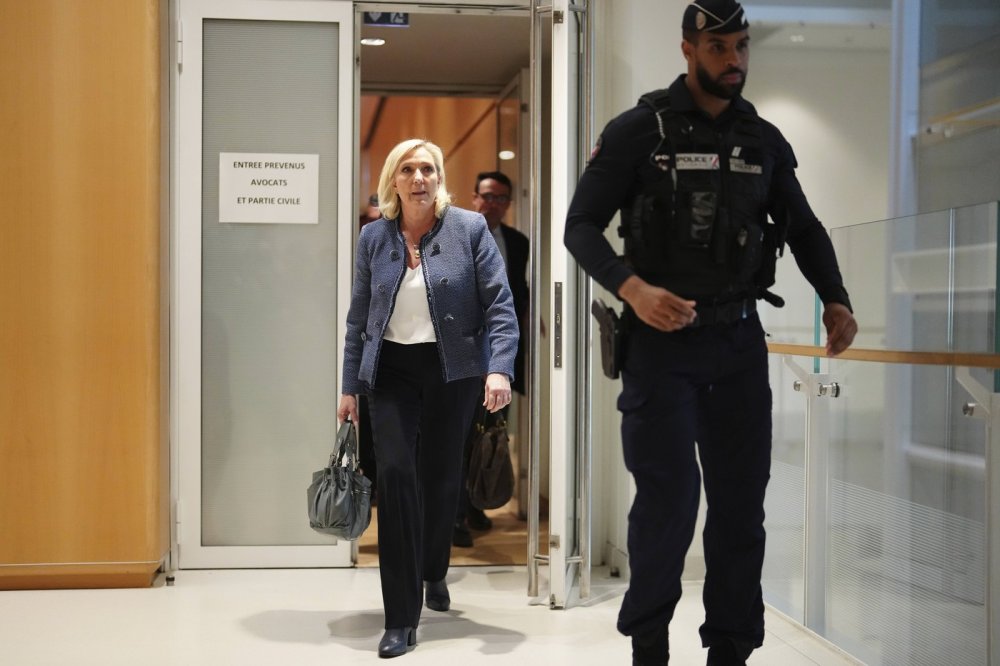 Marine Le Penová u soudu