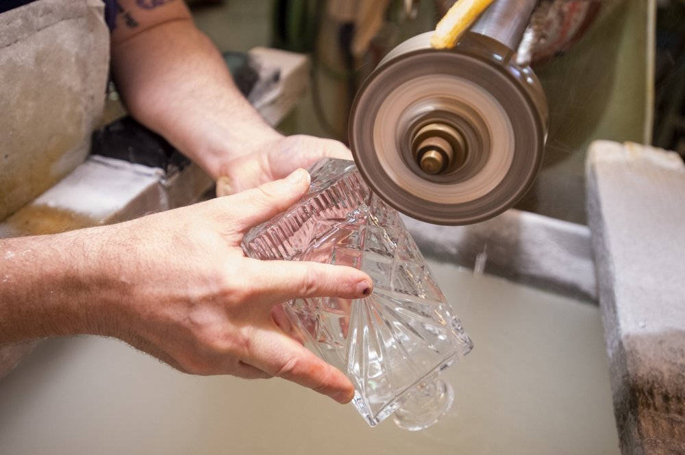 Ve sklárnách Crystal Bohemia vznikají opravdové skleněné unikáty