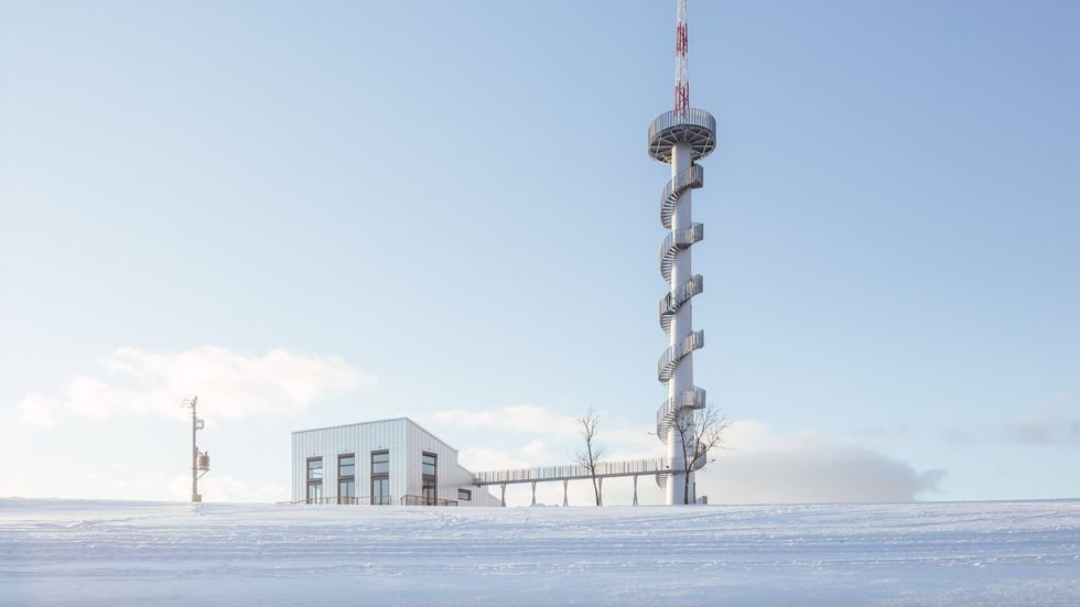 Rekonverze tubusu větrné elektrárny na rozhlednu s turistickým infocentrem navrhlo studio ABM architekti.