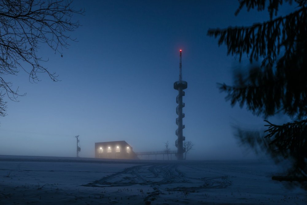 Neodzkoušený prototyp větrné farmy z roku 1995 nikdy nebyl spuštěn z hlukových důvodů. O zprovoznění ještě do roku 2013 usiloval ČEZ, kdy poslední z tubusů s transformovnou odkoupila obec s myšlenkou na rozhlednu.
