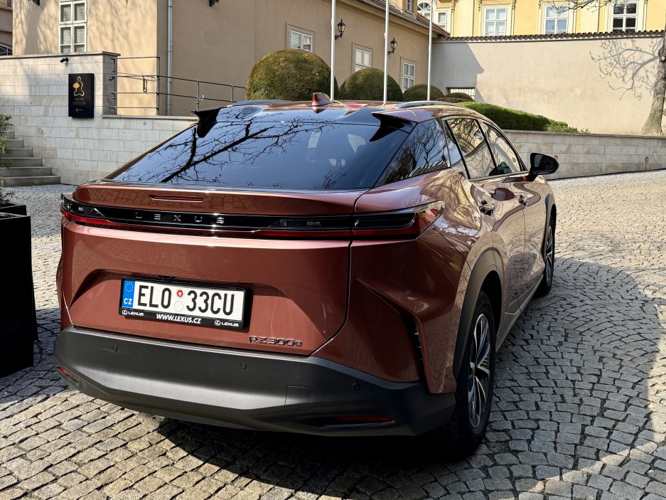 Elektromobil Lexus RZ 300e