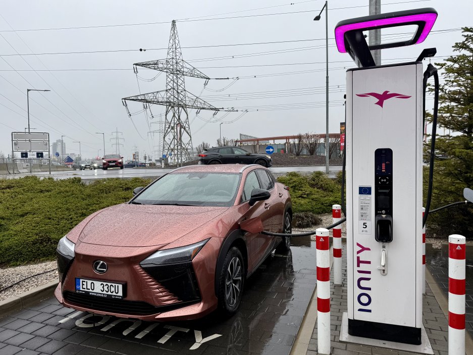 Elektromobil Lexus RZ 300e