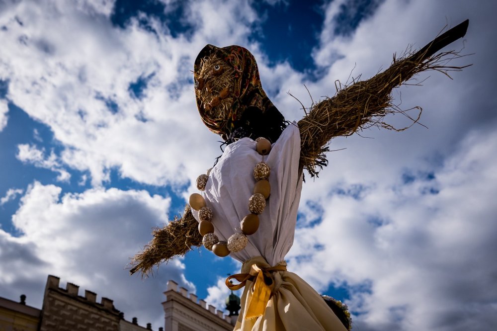 Průvod spojený s vynášením Morany a vítání jara s folklorním souborem Podjavořičan v historickém centru Telče