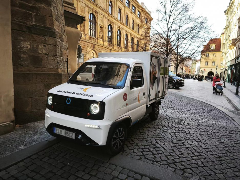 Elektromobil Nextem Orca, který využívá Rohlik.cz