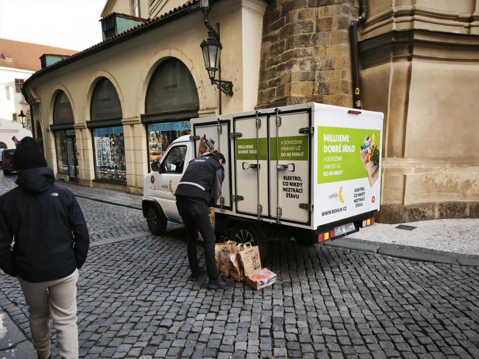Elektromobil Nextem Orca, který využívá Rohlik.cz